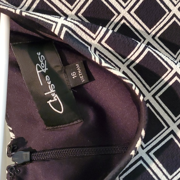 Mid length dress - Picture 2 of 2